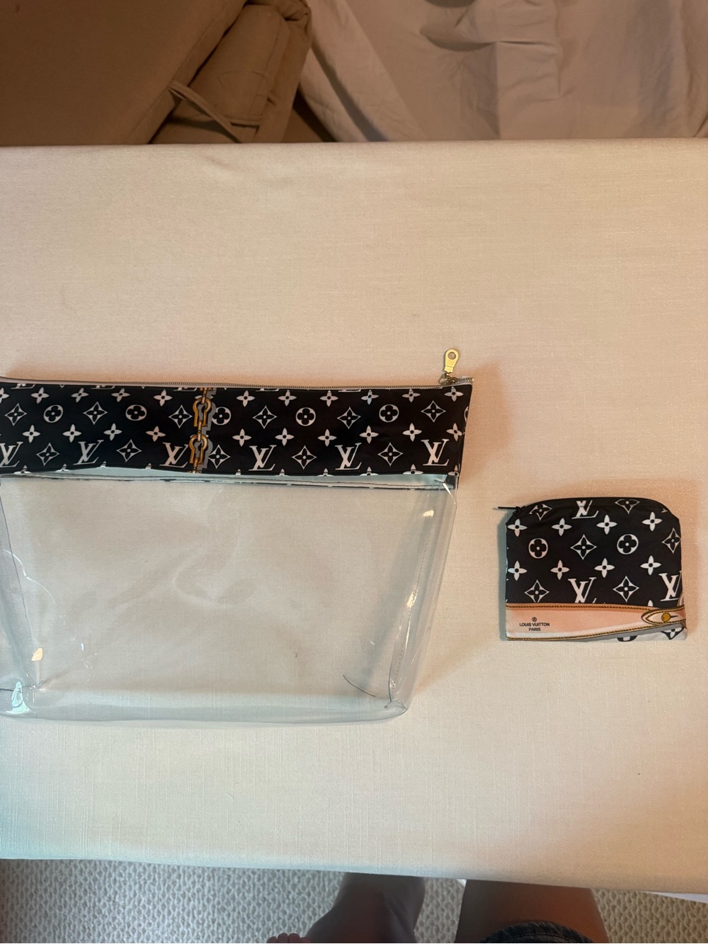 Small Louis Vuitton coin purse - Picture 7 of 7